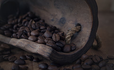 café, grains de café, torréfié, brun, produit naturel, caféine, pelle en bois