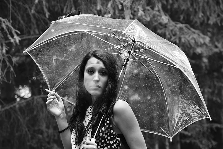dievča, dym, cigareta, dážď