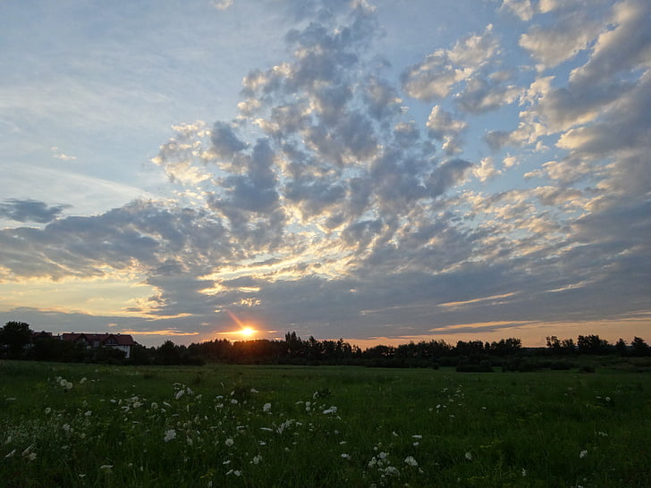 Krakov, Poljska, sončni zahod, oblaki nebo