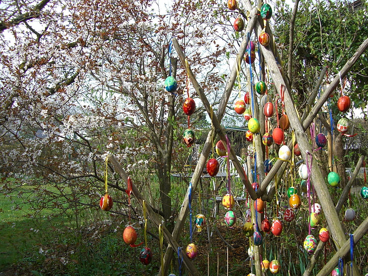 Πασχαλινό δέντρο, Πασχαλινά αυγά, Πάσχα, πολύχρωμο, τρεις αναβάτες κατσίκα, ξύλινη κορνίζα, καρτέλα σανού