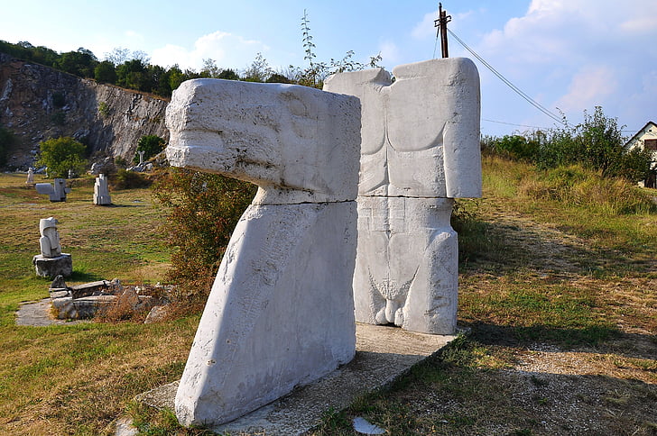 sculpture sur pierre, la montagne est un symbole de, Parc des statues, le visage de la région, nature, art
