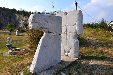 Stenskulptur, berget är en symbol för, staty park, ansiktet av regionen, naturen, konst