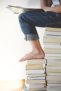 sách, bàn chân, chân, người, đọc, phần thấp, cuốn sách