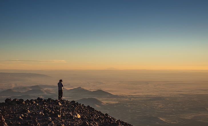 ο άνθρωπος, στέκεται, βουνό, μπλε, ουρανός, κορυφογραμμή, Σύνοδος Κορυφής