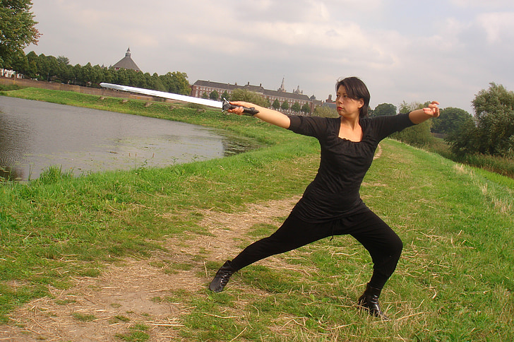 Shaolin kung fu, swordplay, position, motion, kvinder, sværd, spil