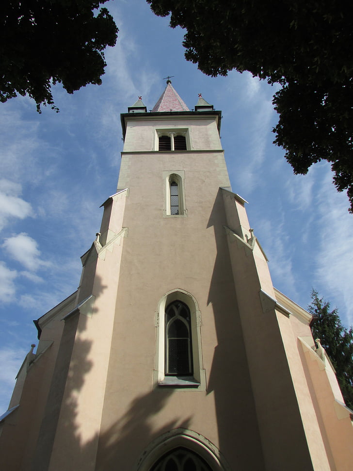 Zavar, Slovakiet, kirke