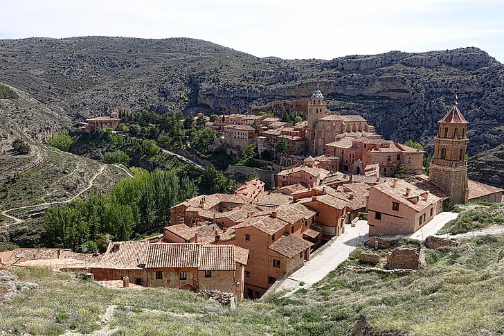 Albarracin, dorp, vallei, gebouwen, berg, schilderachtige, landschap
