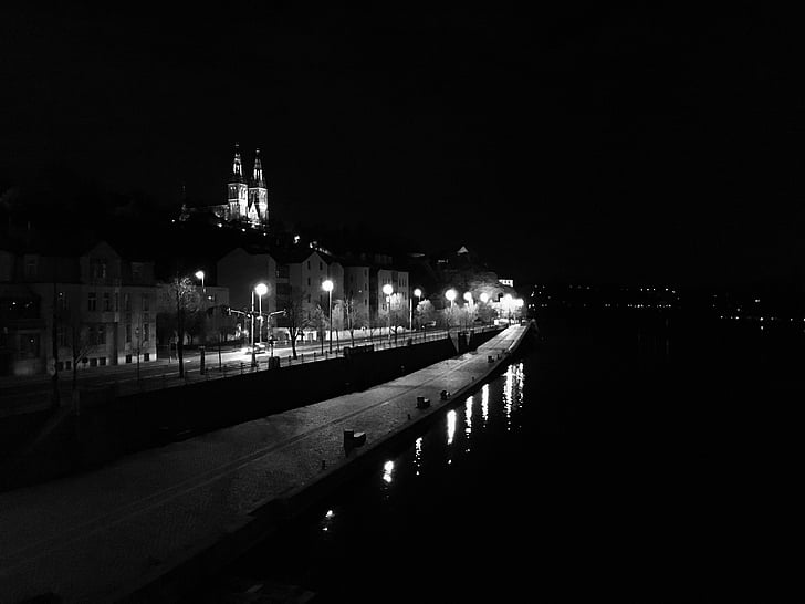 čierna a biela, Panoráma mesta, Cathedral, svetlá, rieka, Riverbank, Praha