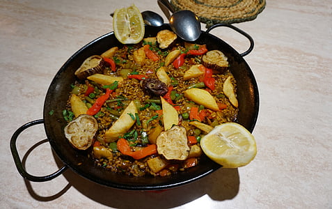 vegetariene paella, Spania, paella de verduras, legume, orez, vinete, cartofi