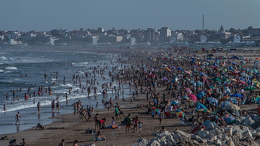 плаж, Мар дел Плата, Пунта mogotes, хора, тълпата