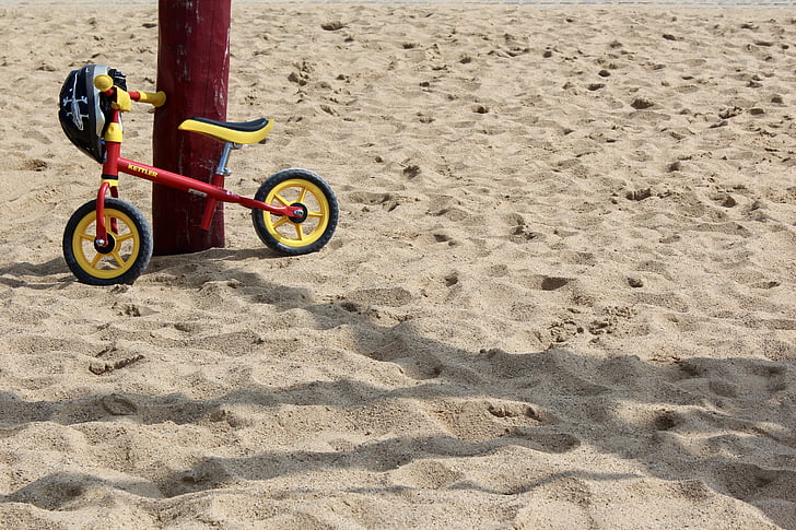 bicicleta del nen, bicicleta, sorra, timó, casc de ciclisme, Parc, parc infantil