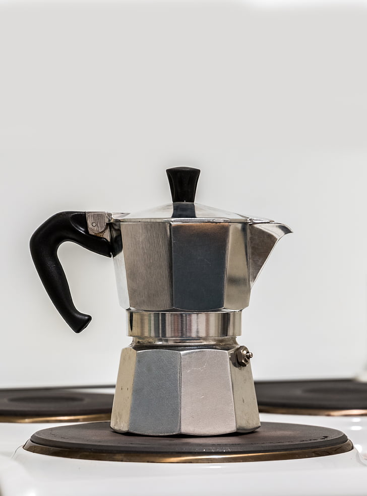 thee, koffie, oude koffiezetapparaat, oude Italiaanse koffie machine, koffie maken, Italië, Ontbijt