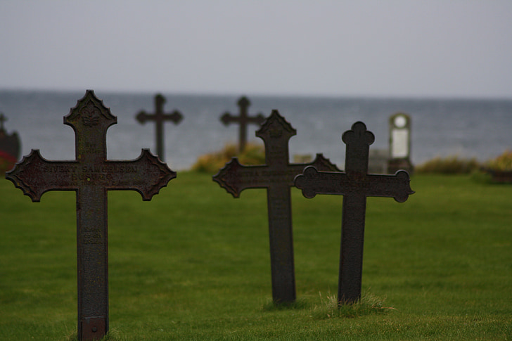 Cross, grav, havet, græs, kirkegård