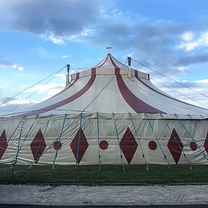 Cirkus, Rimini, běžící text