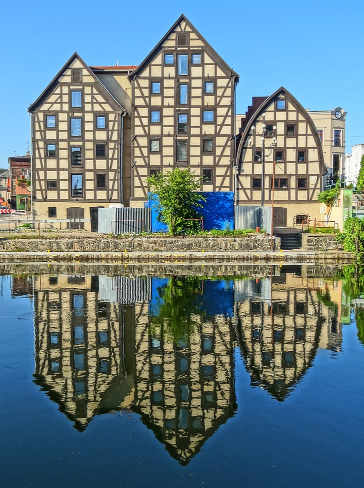 Bydgoszcz, bờ sông, ngôi nhà, gỗ khung, phản ánh, xây dựng, kiến trúc