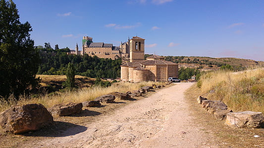 Spanyolország, Segovia, középkori vár, falak, román stílusú művészet, templom, ősi