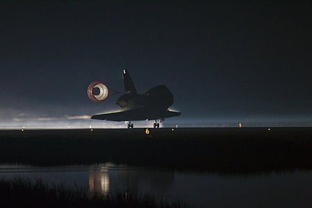 Uzay mekiği atlantis açılış, paraşüt sürükleyin, dağıtılan, Pist, gece, paraşüt, astronot