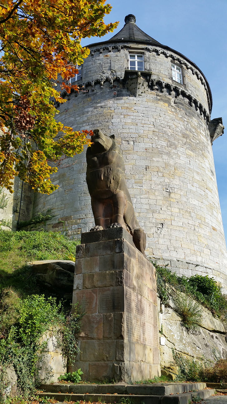 Torre del castillo, estatua de, León, otoño, figura de piedra, escultura, escultura de piedra