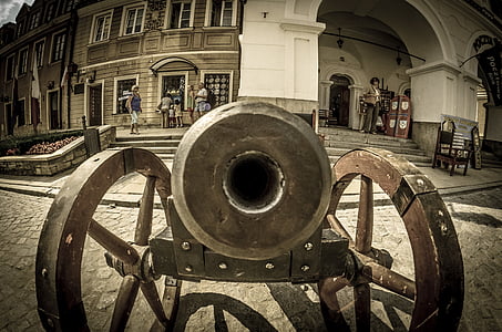 Cañón, ha ocurrido, Sandomierz, Polonia, el casco antiguo, el mercado de, monumentos