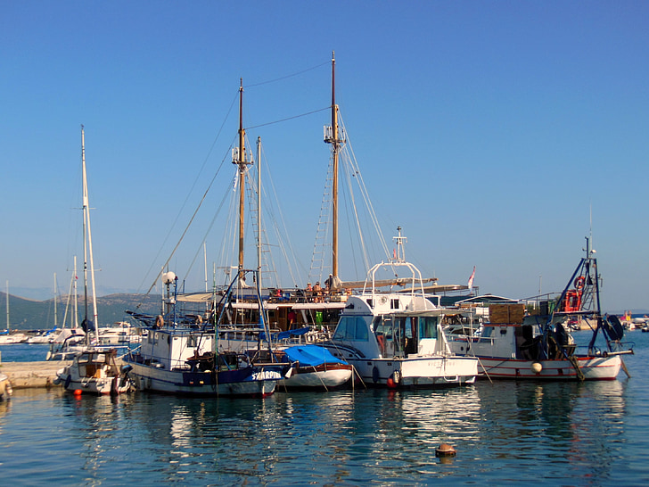 lodě, plachetnice, ostrov krk, Chorvatsko, město krk, přístav, voda
