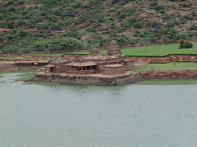 Jezioro, Agasthya jezioro, Świątynia, bhuthanatha, Badami, Karnataka, Indie