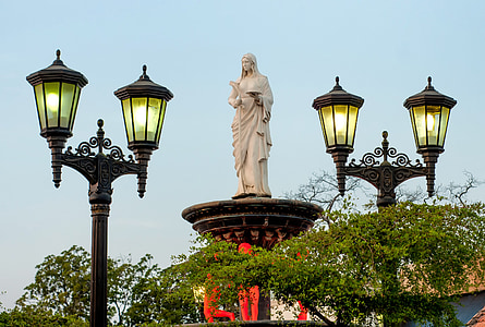 maracaibo, venezuela, statue, monument, sculpture, lamp posts, trees