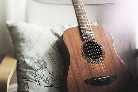 guitar, âm nhạc, dụng cụ âm nhạc, nhạc cụ dây, gỗ, trong nhà, văn hóa nghệ thuật và giải trí
