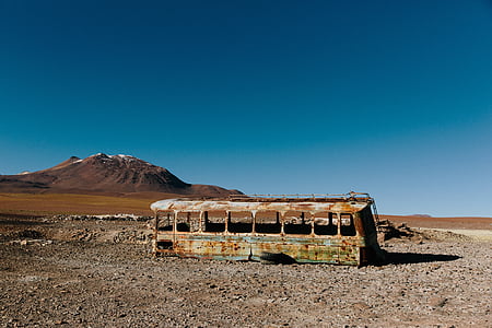 λεωφορείο, παλιά, σε στην άγρια φύση, εγκαταλειφθεί, σε εξωτερικούς χώρους, τοπίο, φύση
