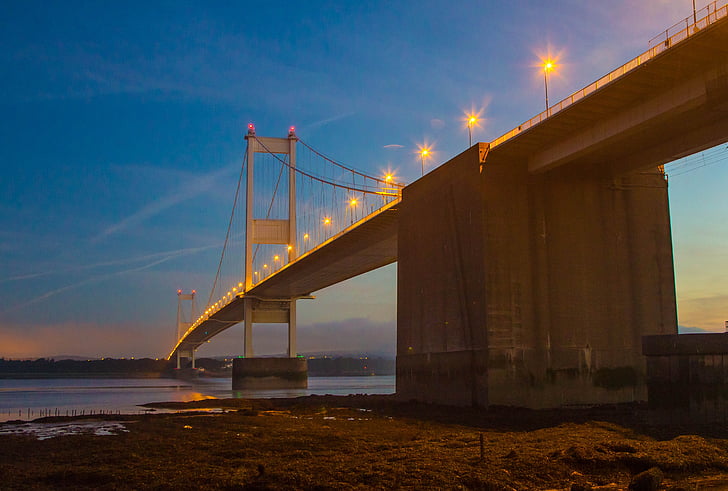 Severn most, zjutraj, svetlobe, Bristol