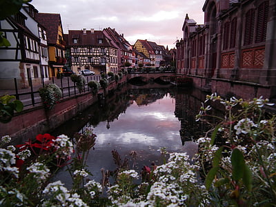Colmar, Alsace, Frankrike, pittoreska, gamla stan, la petite venise, spegling