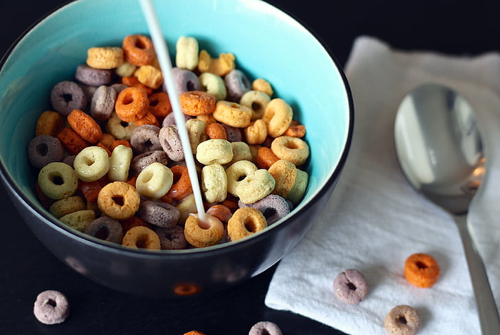 cereale, lingura, lapte, cheerios, copii, copil, dimineata