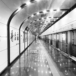 Pechino, metropolitana, strada della stazione