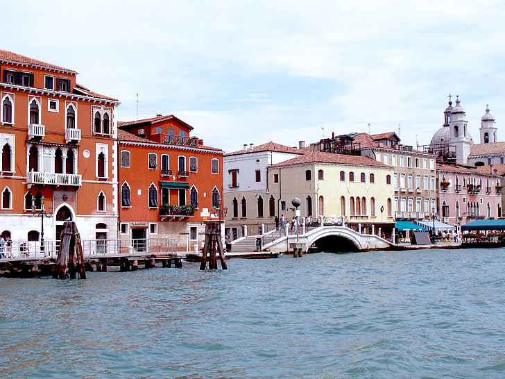 Italia, matkustaa, Mielenkiintoiset kohteet:, Sea, rakennus, arkkitehtuuri, vapaa-ajan