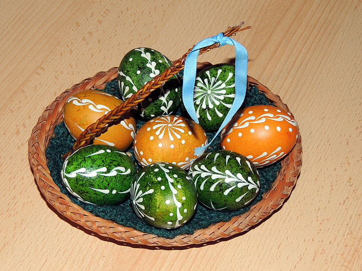 Setmana Santa, ous, ous de color, la tradició de, temps de Pasqua, fuet, ous de Pasqua
