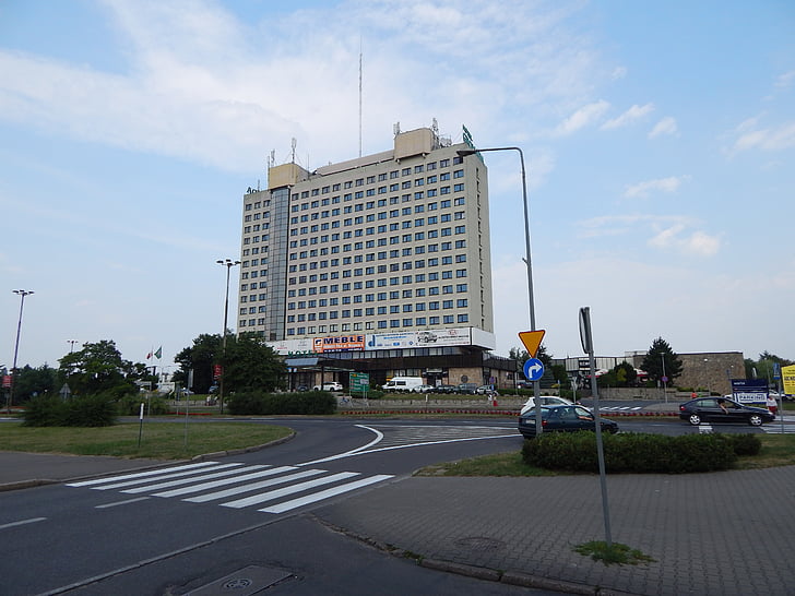 a Hotel gromada, a Hotel, a fűrész, Lengyelország