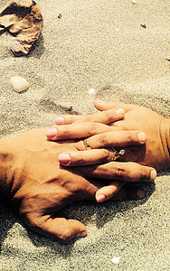 стопанство ръце, ангажираност, Сватбени пръстени, Любов, романтика, романтичен, пясък
