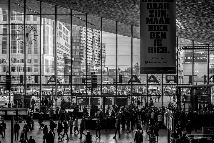 Rotterdam, estación central, vista exterior, líneas de, personas