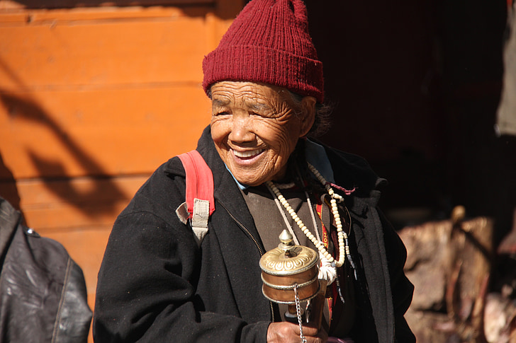 γυναίκα, ladhaki γυναίκα, ηλικιωμένη γυναίκα, βουνό, Ασία, Ladakh, παραδοσιακό