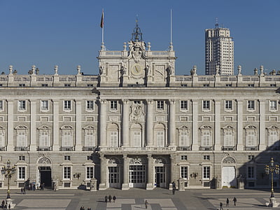 Madrid, karaļa pils, pieminekļu