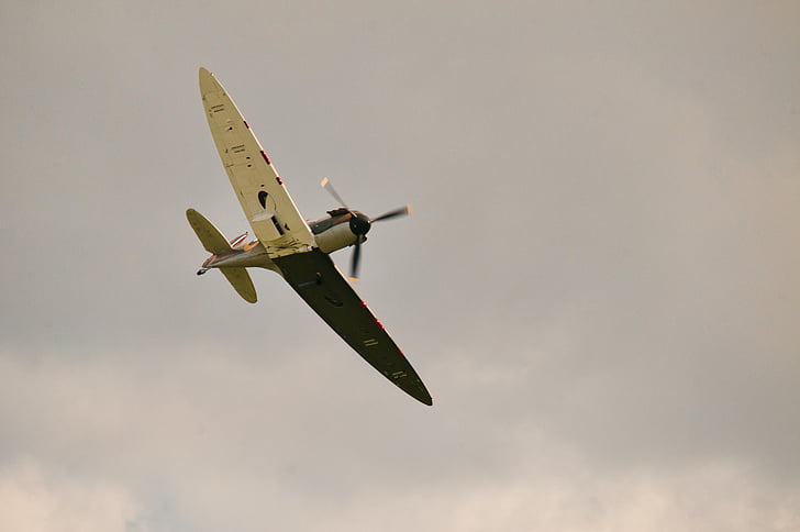 Spitfire, Airshow, WW2, Bitva o Británii, klasický bojovník, létání, Historie