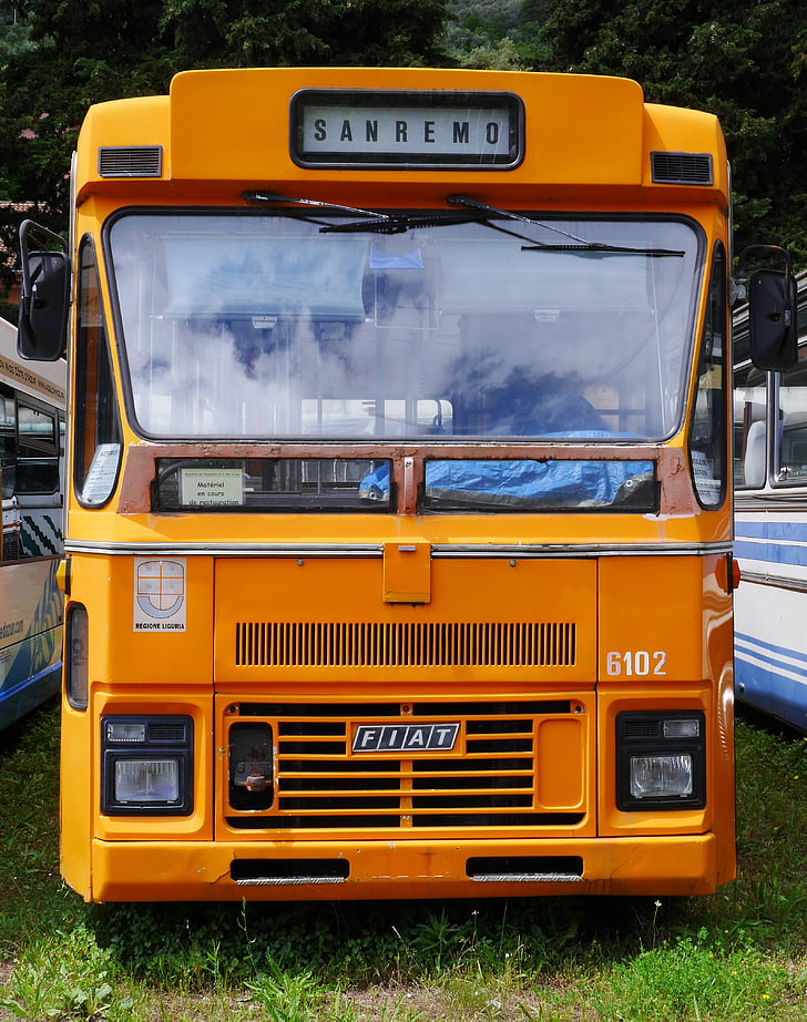 bus tua, Layanan bus, Fiat, Italia, Museum, dalam pengolahan, Breil sur ucu