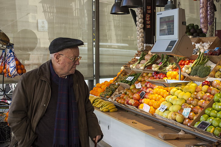elder, greengrocers, scale, market, san miguel market, madrid, tomatoes