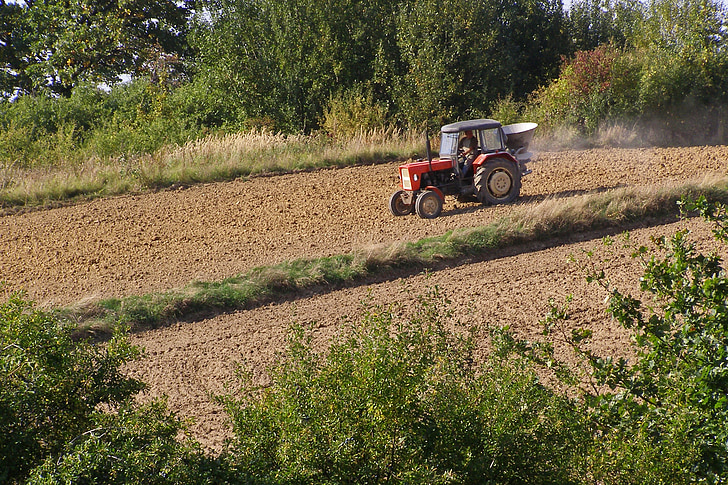 traktor, jordbruket maskin, arbeta på fältet, stoft, jord, fältet, jorden