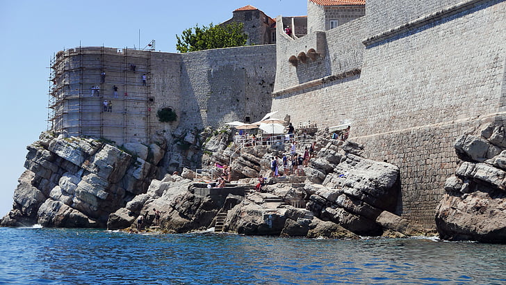 Dubrovnik, steny, skaly