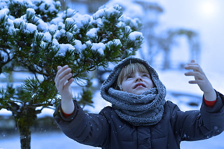 ребенок, девочка, снег, освещение, Зима, на открытом воздухе, Природа