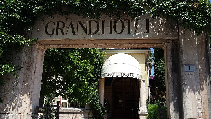 Grand hotel, Salo, jezero garda, svátek, vesnice, Riva, Itálie