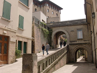 圣马力诺, 意大利, 城堡