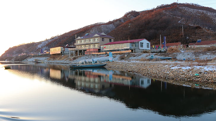 Rzeka Yalu, korea Północna, cień