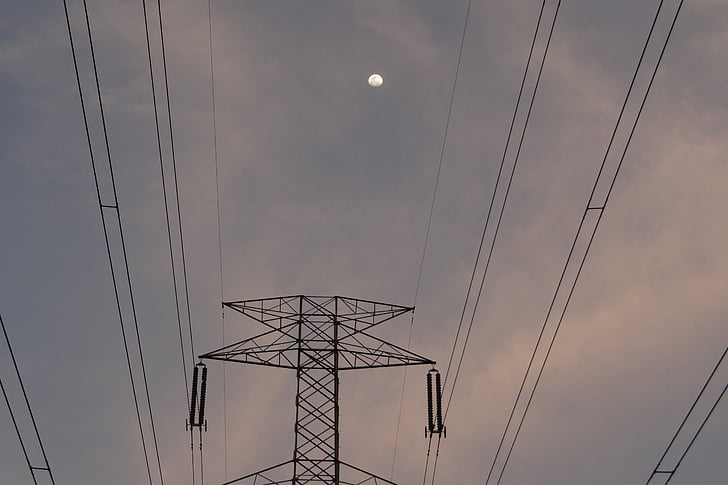 Saulė, mėnulis, elektros stulpas, elektrinės bokštas, kalnai, Ukmerges rajonas, Karnataka