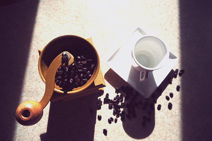 Raňajky, Kofeín, káva, kávové zrná, pitie kávy, mlynček na kávu, pohár